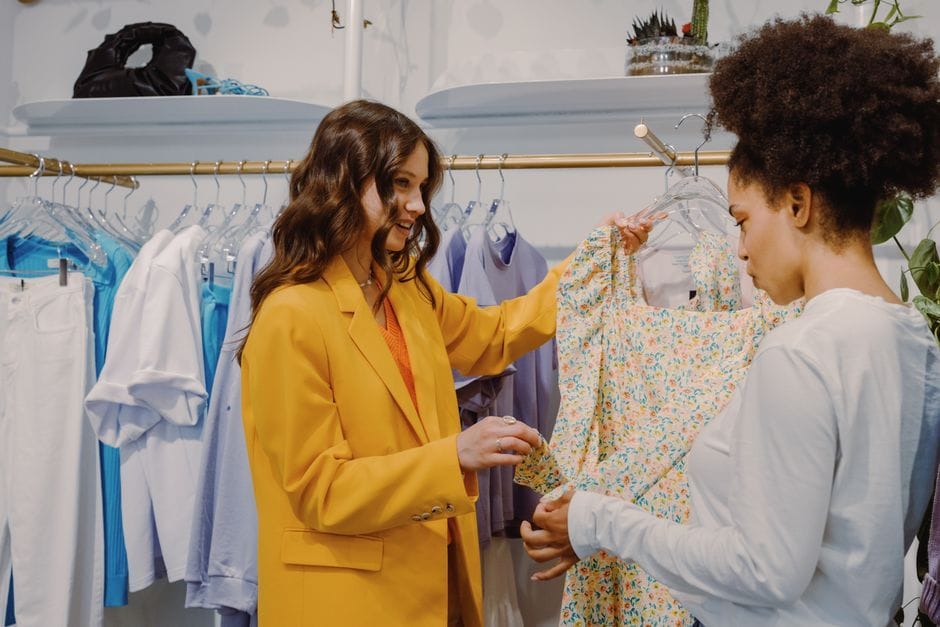 How Indian Retailers Can Launch an Online Store Without Losing Walk-In Sales - Commmerce retail management India